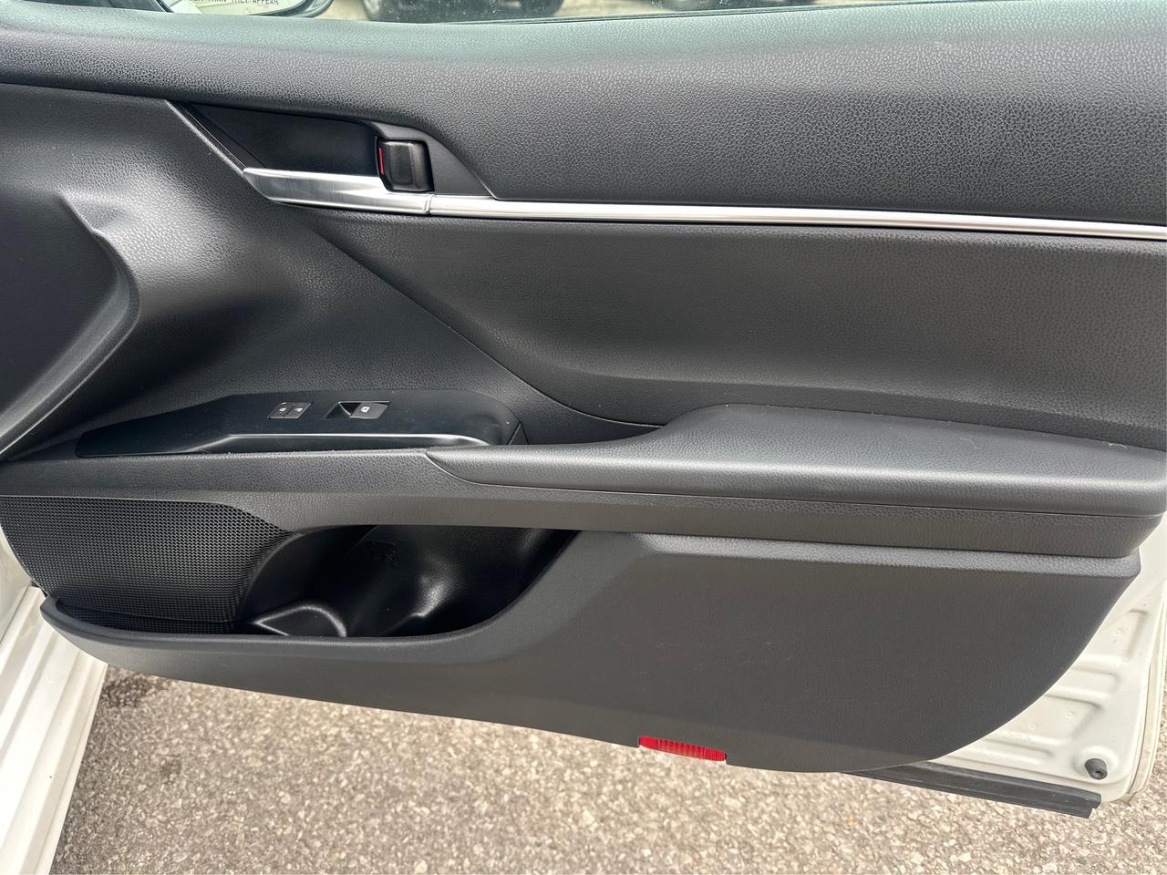 2020 Toyota Camry SE Photo