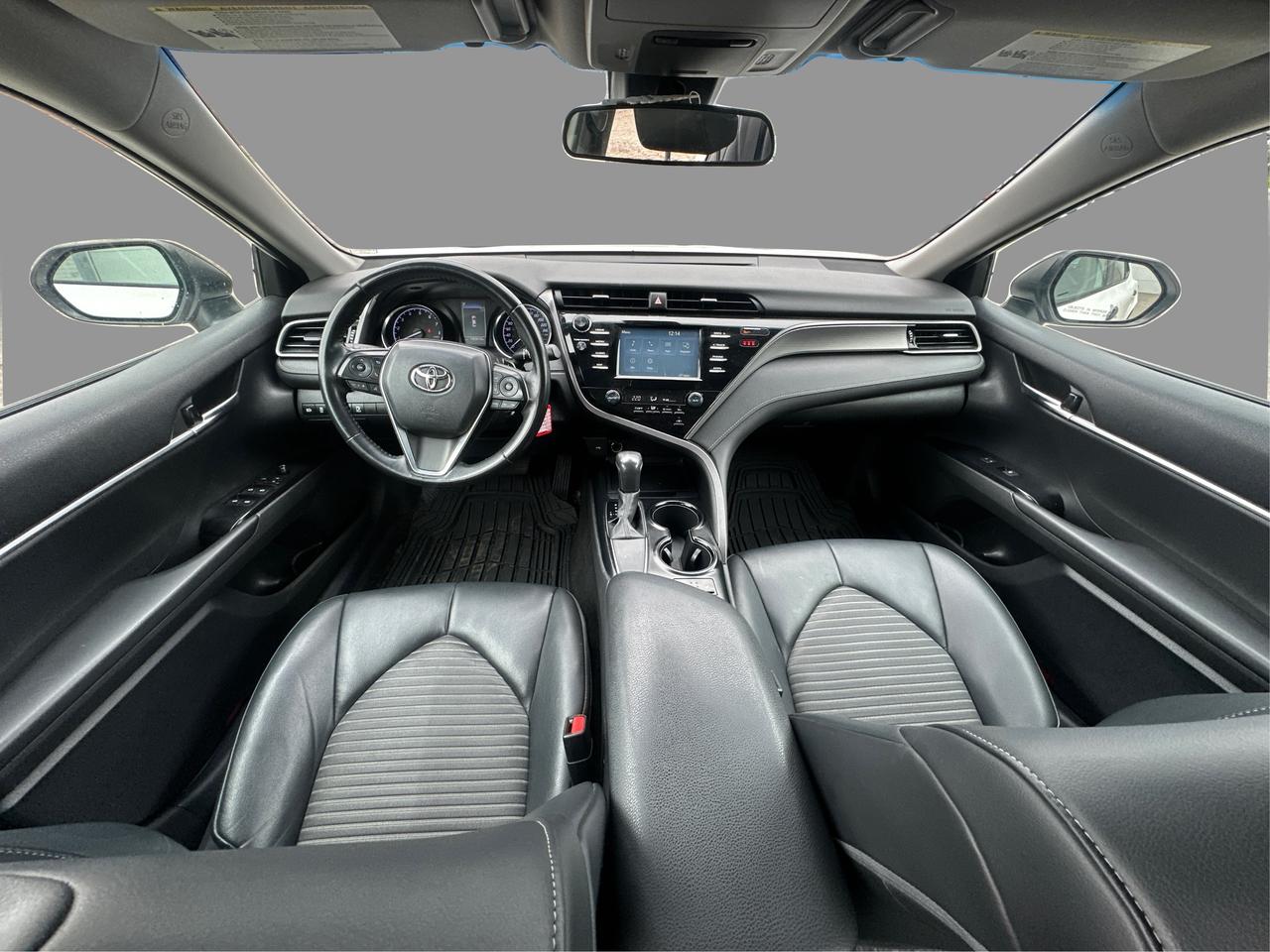 2020 Toyota Camry SE Photo