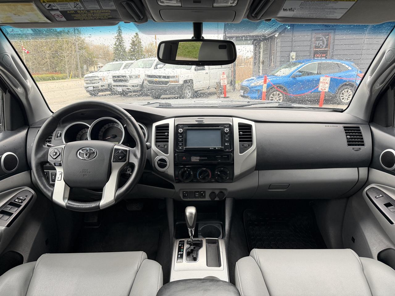 2015 Toyota Tacoma LIMITED Photo3