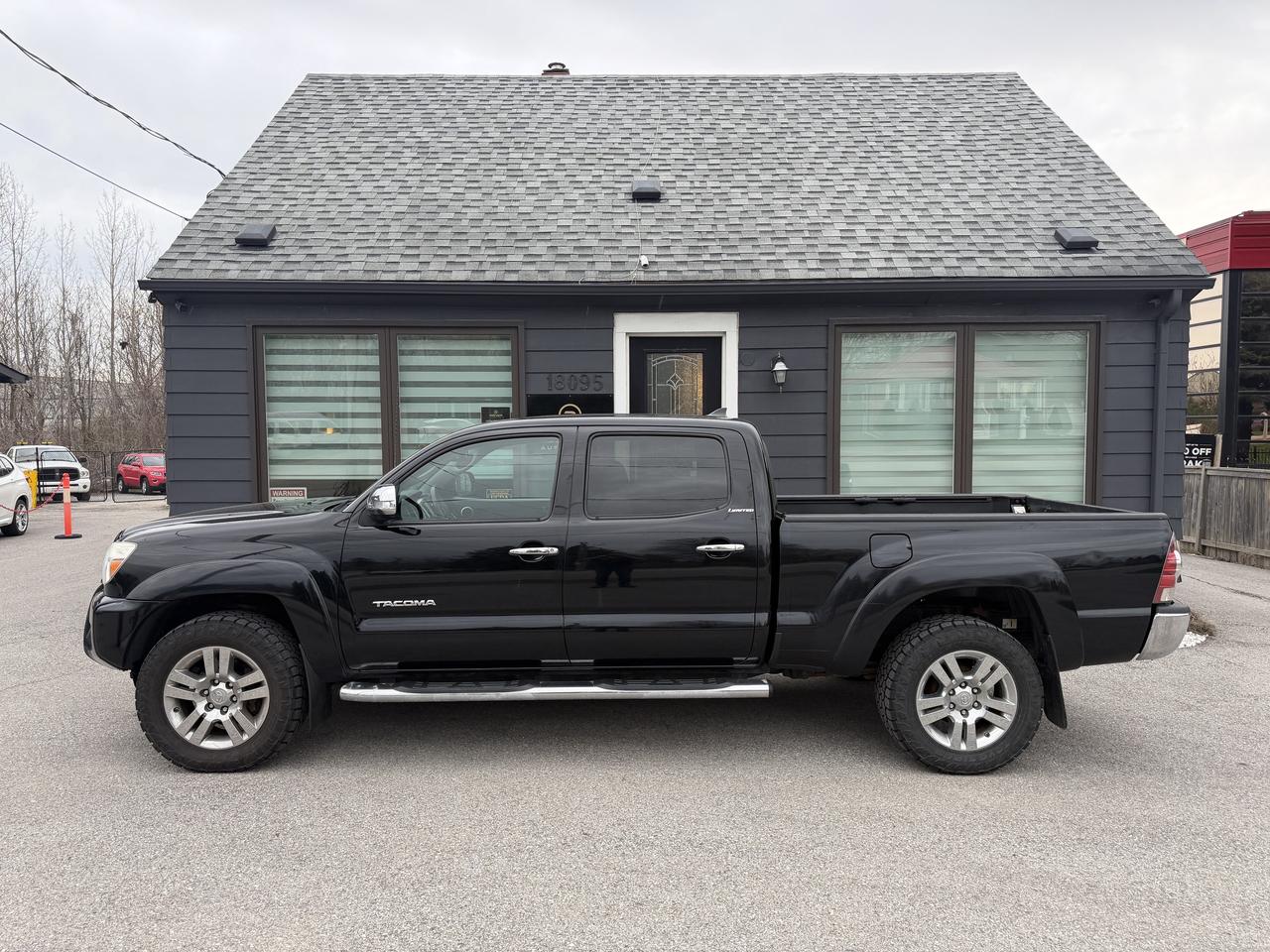 2015 Toyota Tacoma LIMITED Photo4