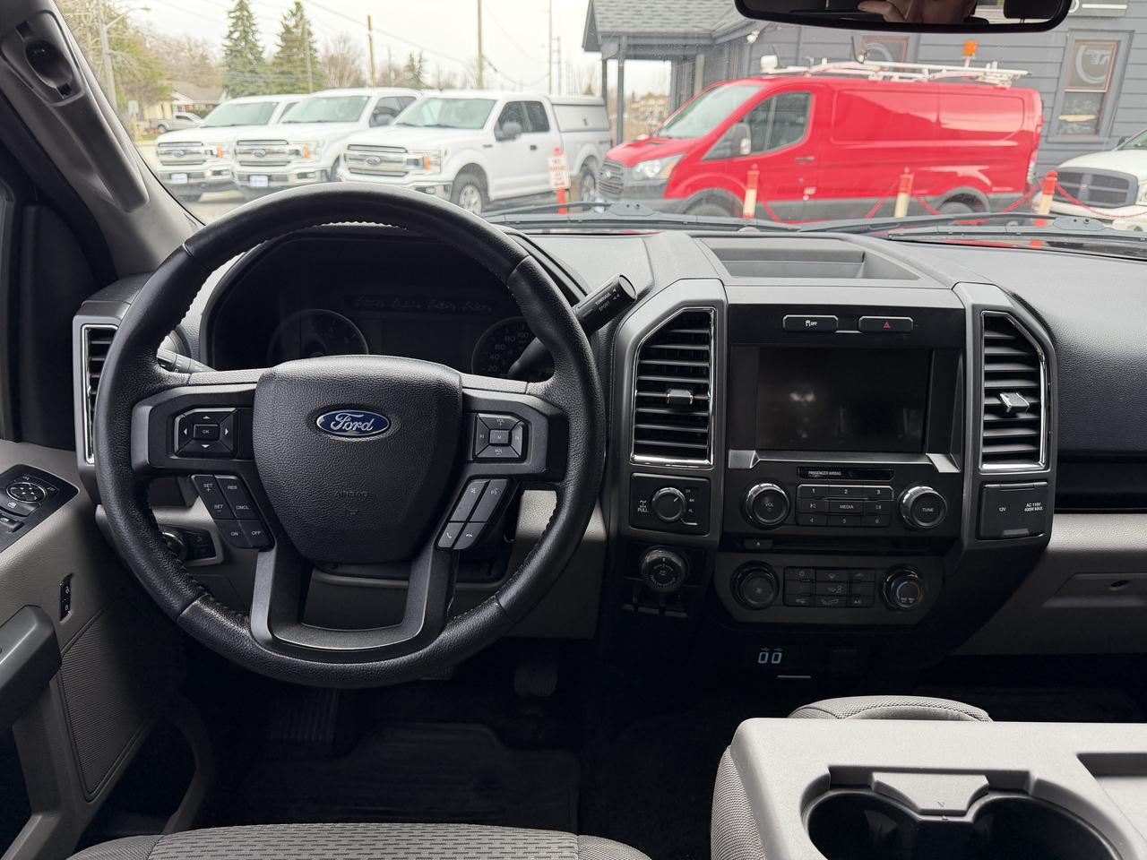 2016 Ford F-150 XLT Photo4