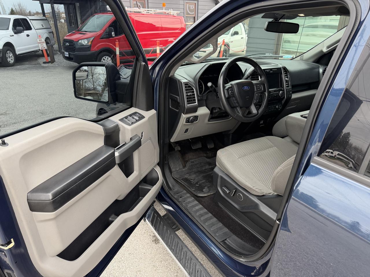 2016 Ford F-150 XLT Photo2