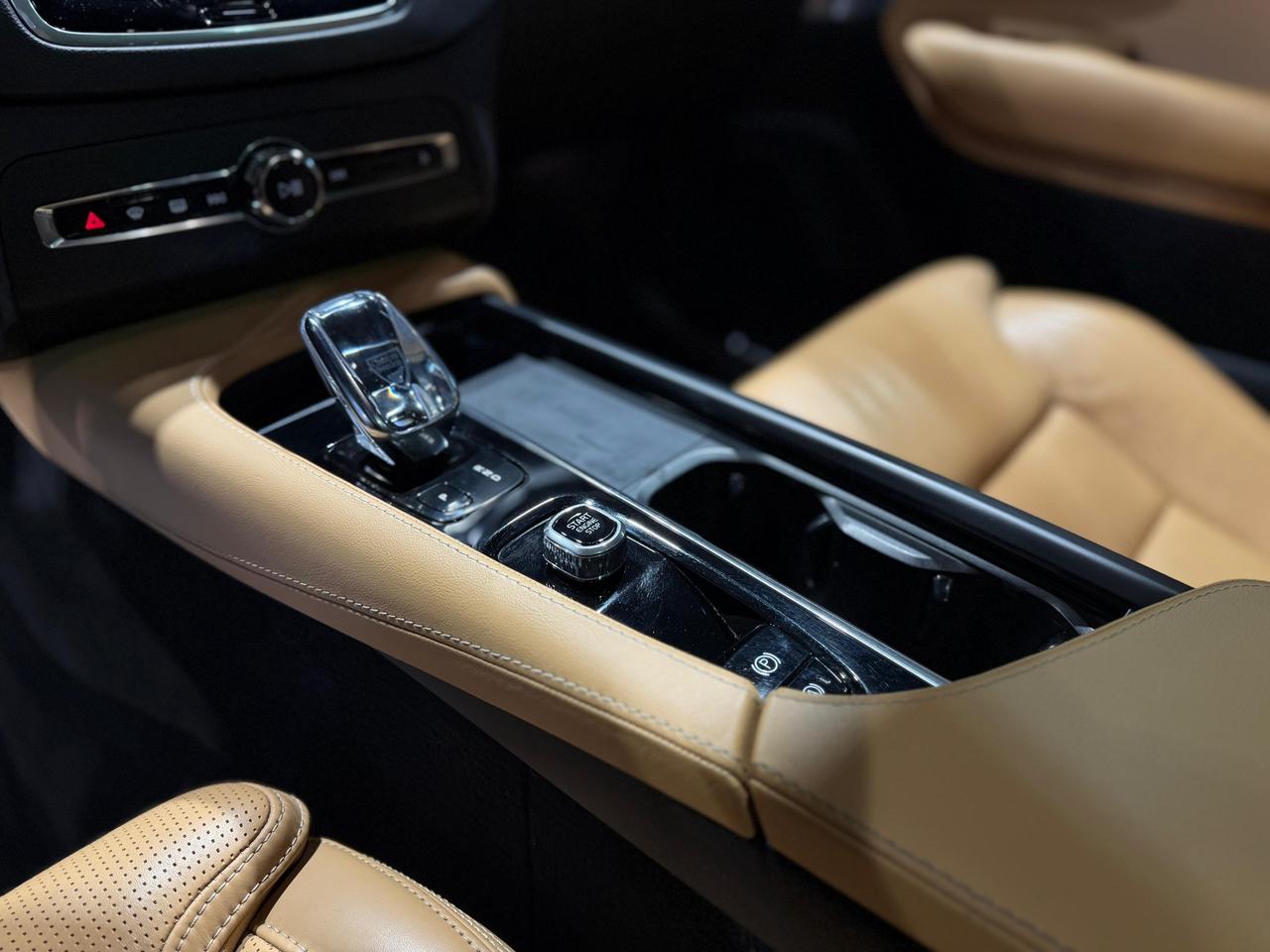2022 Volvo XC90 T8 RECHARGE INSCRIPTION/ONE OWNER/CLEAN CARFAX Photo