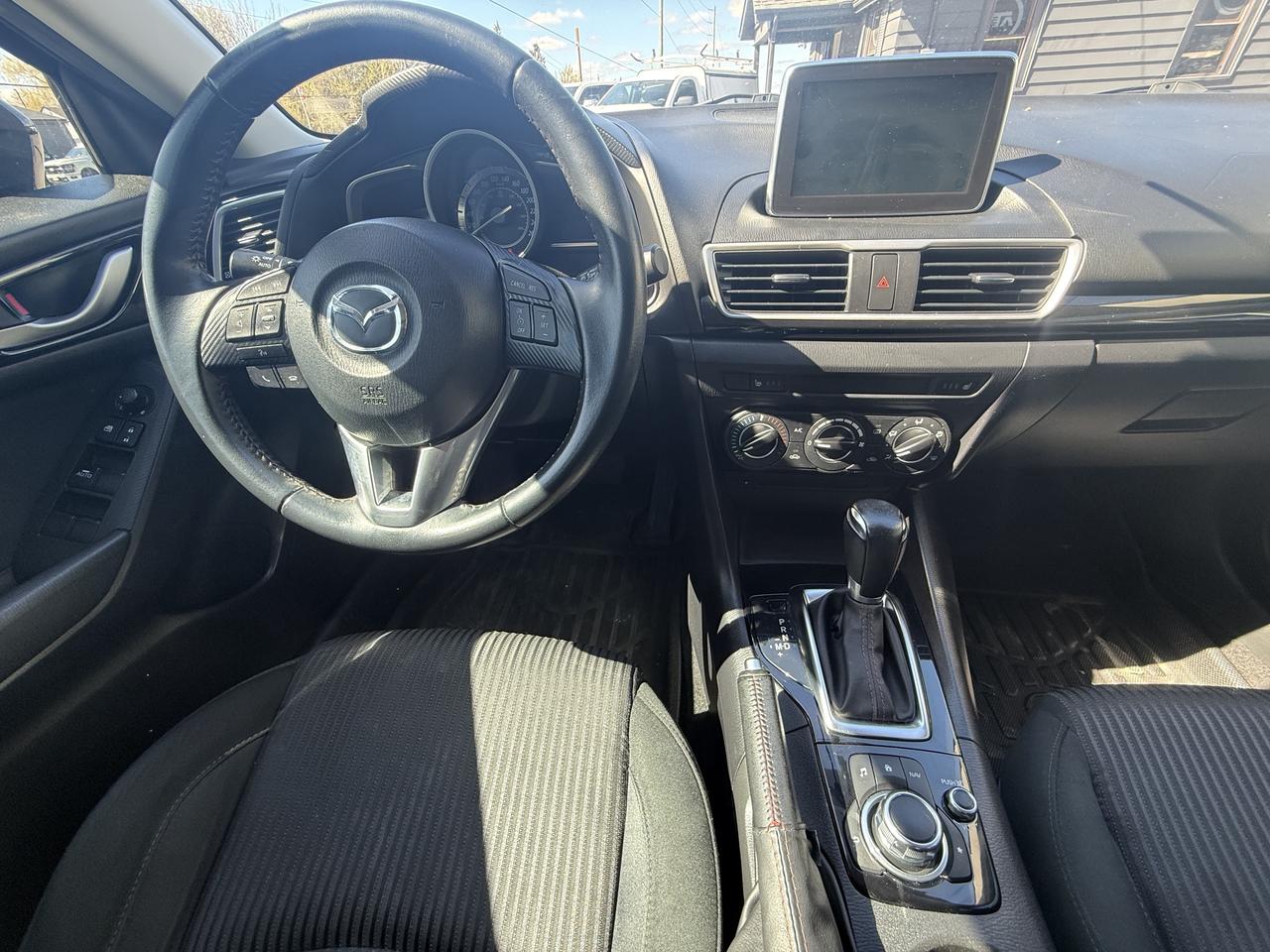 2015 Mazda MAZDA3 i Touring Photo2