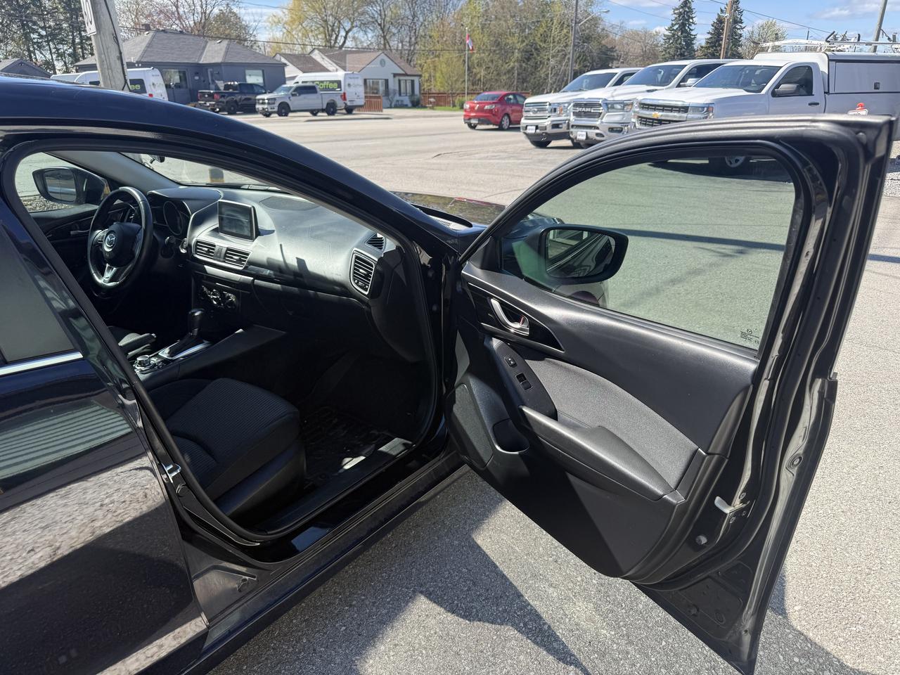 2015 Mazda MAZDA3 i Touring Photo
