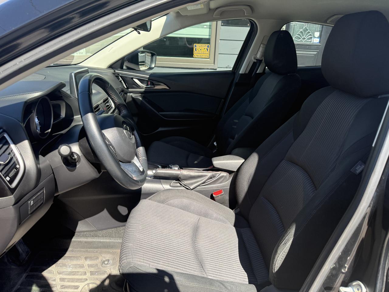 2015 Mazda MAZDA3 i Touring Photo3