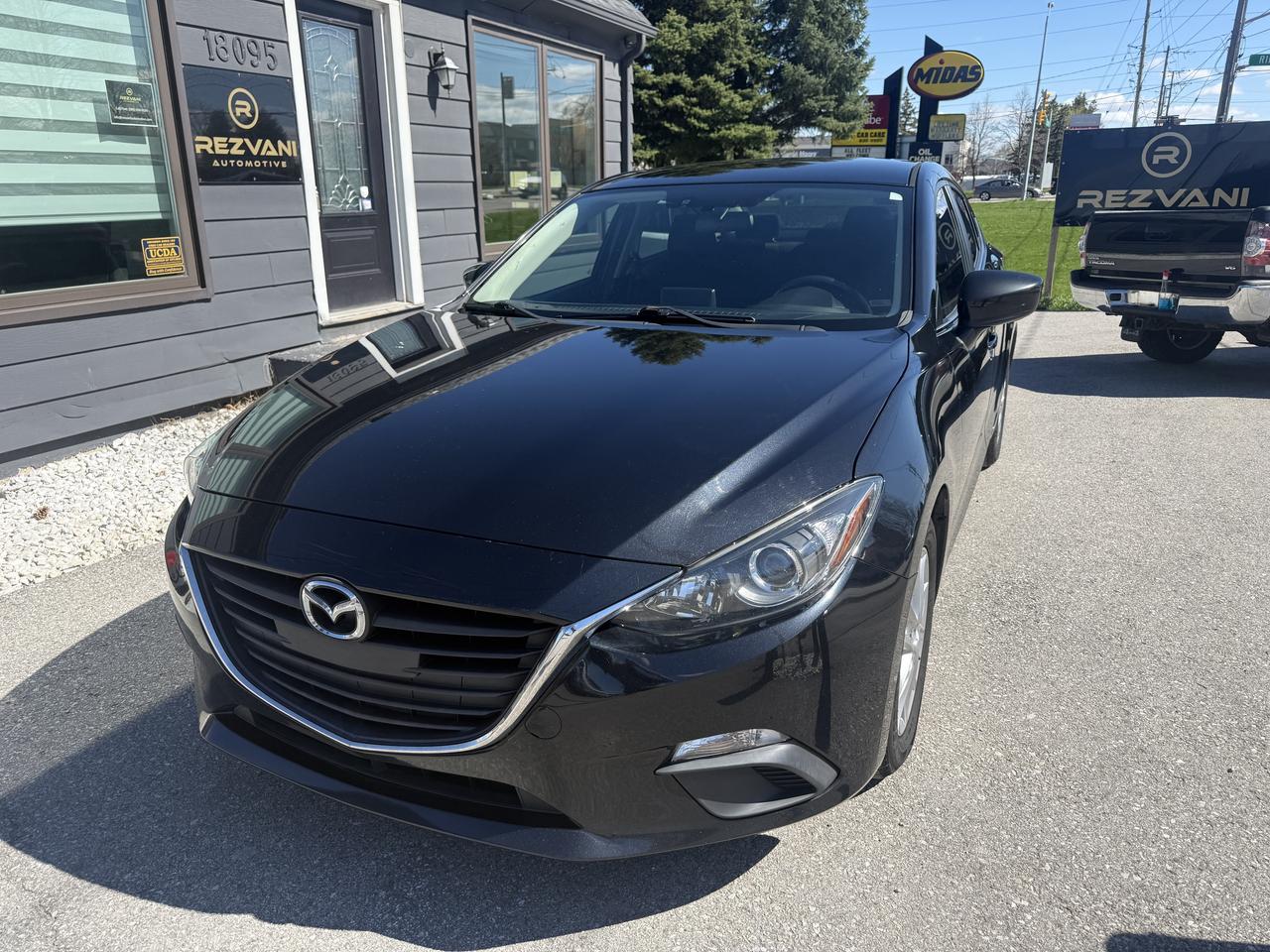 2015 Mazda MAZDA3 i Touring Photo0