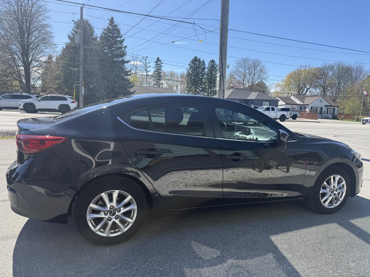 2015 Mazda MAZDA3 i Touring Photo