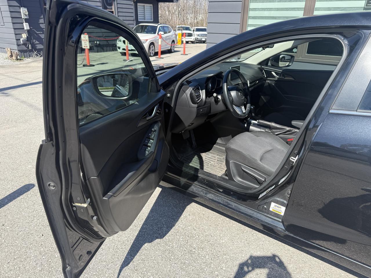 2015 Mazda MAZDA3 i Touring Photo