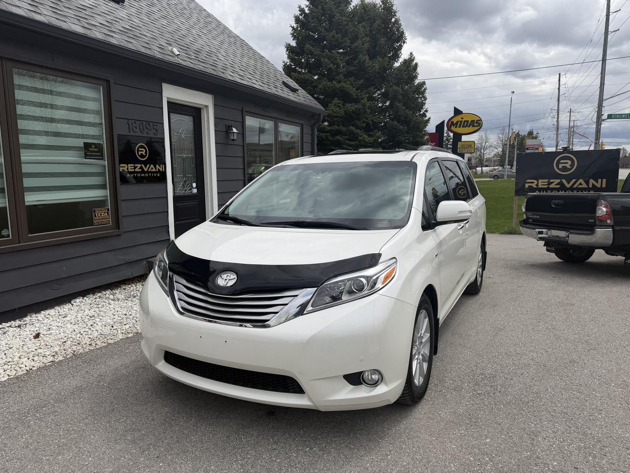 2016 Toyota Sienna LIMITED Photo0