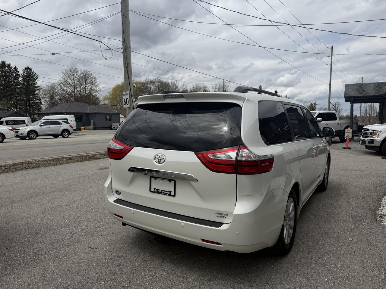 2016 Toyota Sienna LIMITED Photo