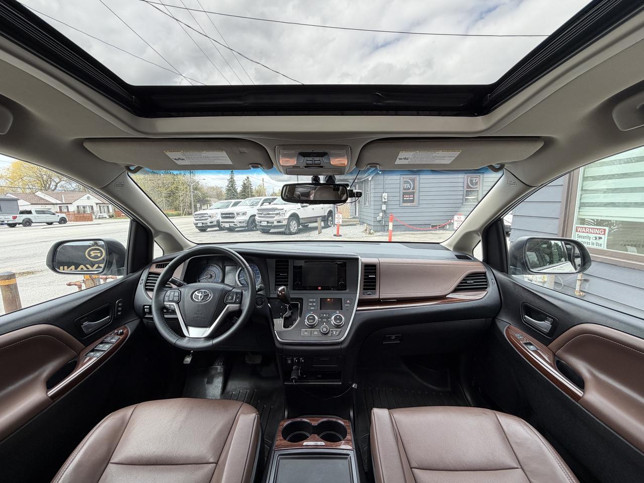 2016 Toyota Sienna LIMITED Photo