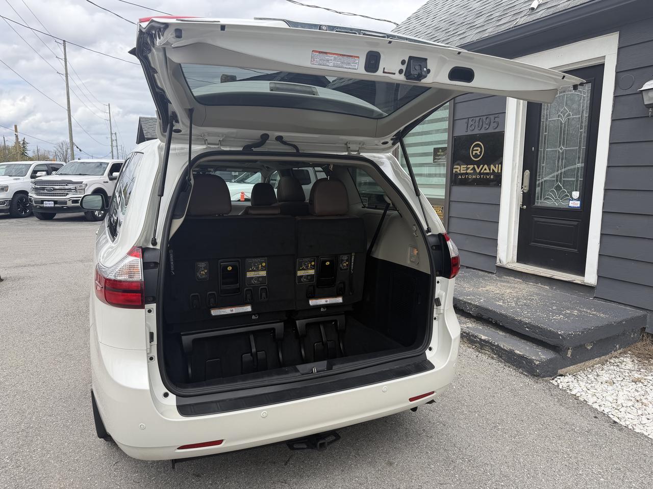 2016 Toyota Sienna LIMITED Photo