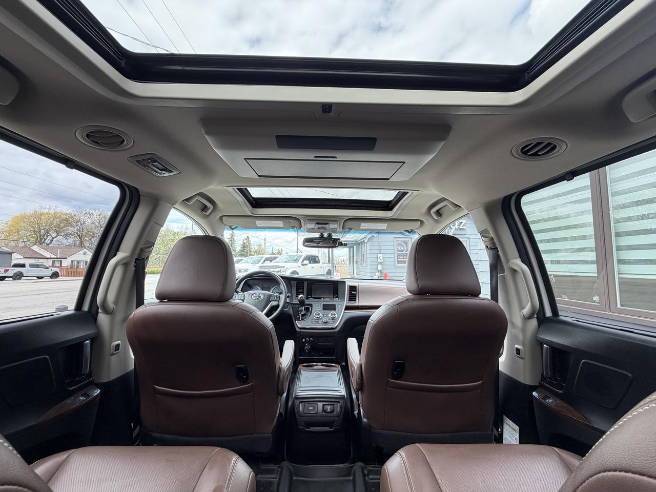 2016 Toyota Sienna LIMITED Photo