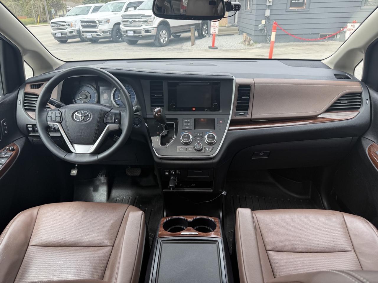 2016 Toyota Sienna LIMITED Photo4