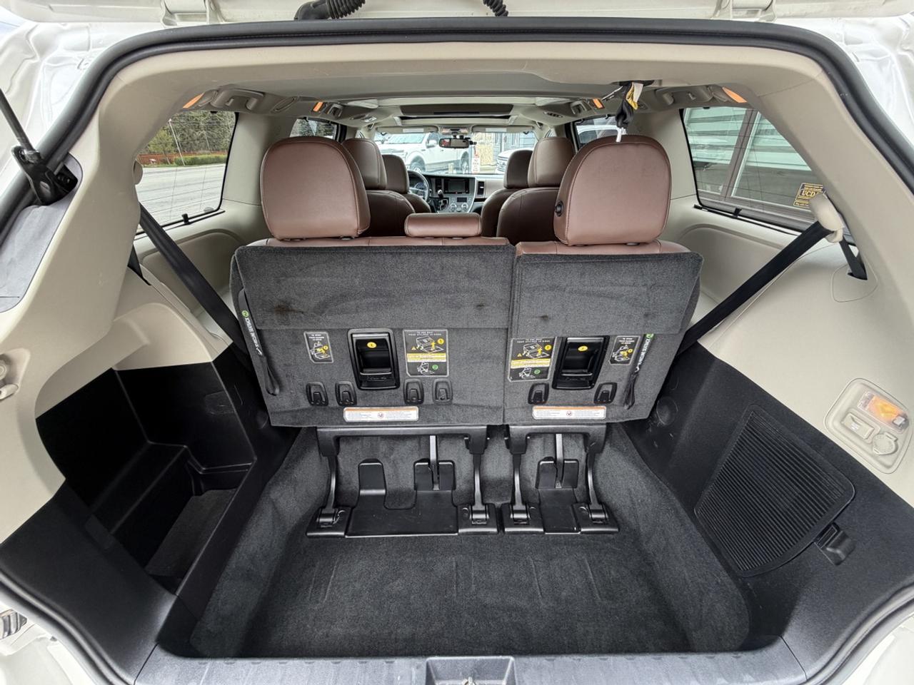2016 Toyota Sienna LIMITED Photo