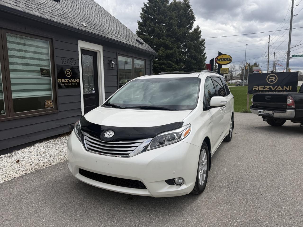 2016 Toyota Sienna LIMITED Photo0