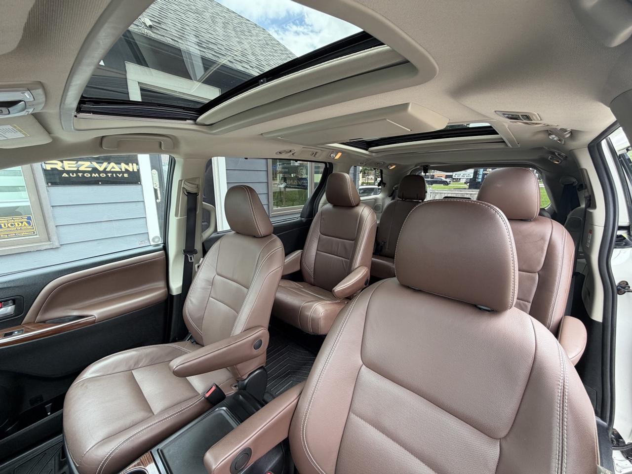 2016 Toyota Sienna LIMITED Photo