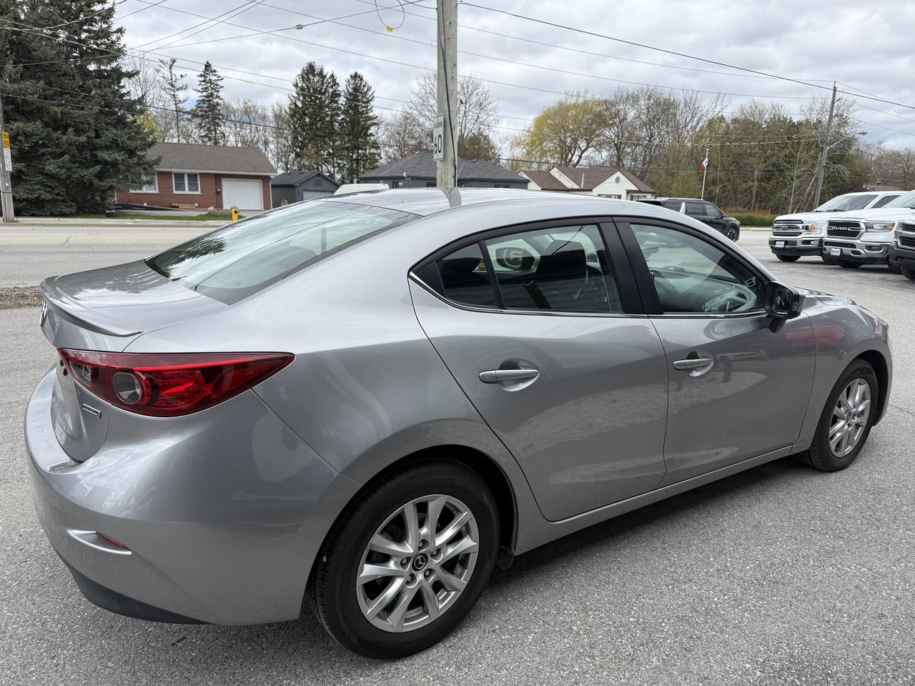 2014 Mazda MAZDA3 i Touring Photo2