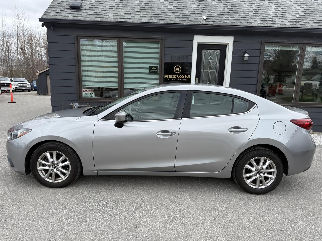 2014 Mazda MAZDA3 i Touring Photo
