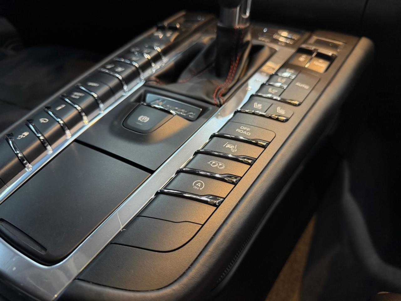 2018 Porsche Macan PTS/PDLS+/GTS/ONE OWNER/CLEAN TITLE/LOADED Photo