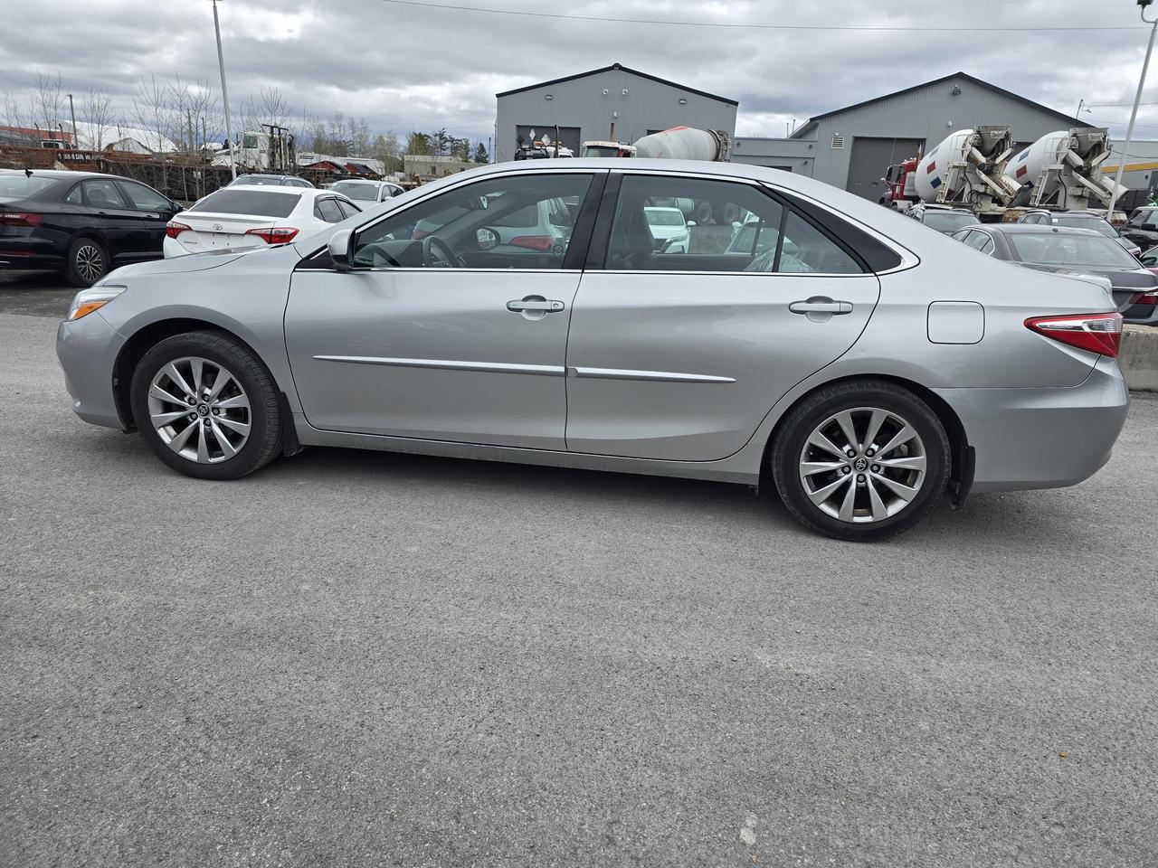 2016 Toyota Camry XLE Photo