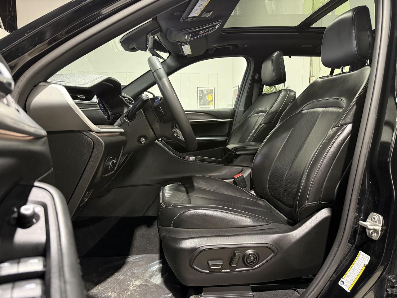 2024 Jeep Grand Cherokee Limited|Blacktop|Luxury Tech 3|Clean Carfax||Panar Photo