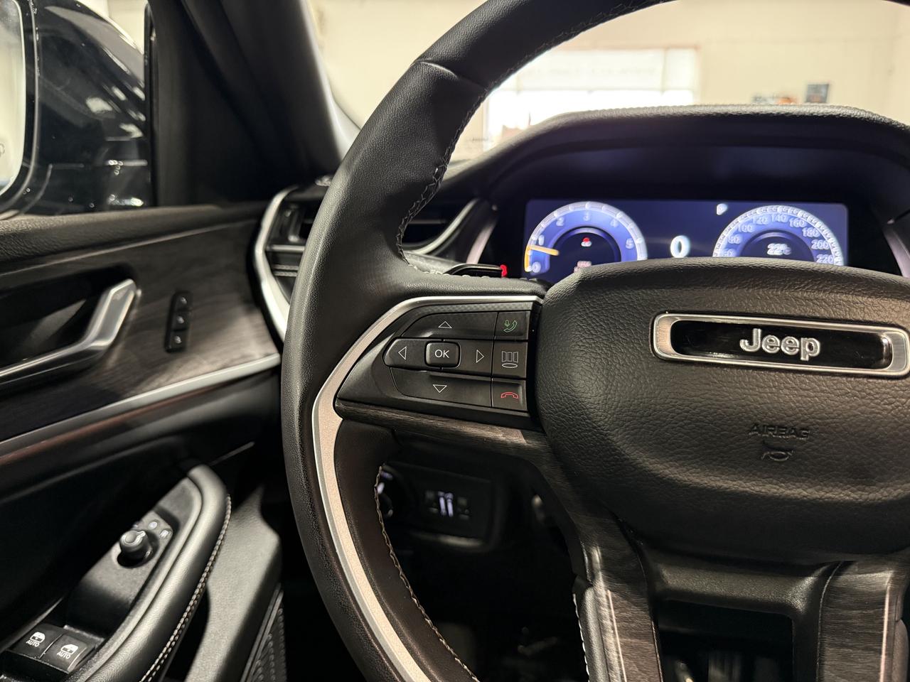 2024 Jeep Grand Cherokee Limited|Blacktop|Luxury Tech 3|Clean Carfax||Panar Photo