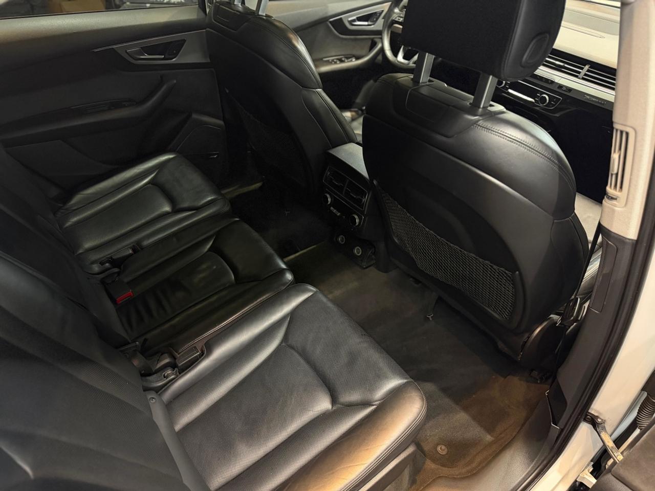 2017 Audi Q7 TECHNIK/MASSAGE SEATS/CLEAN TITLE/LOADED Photo