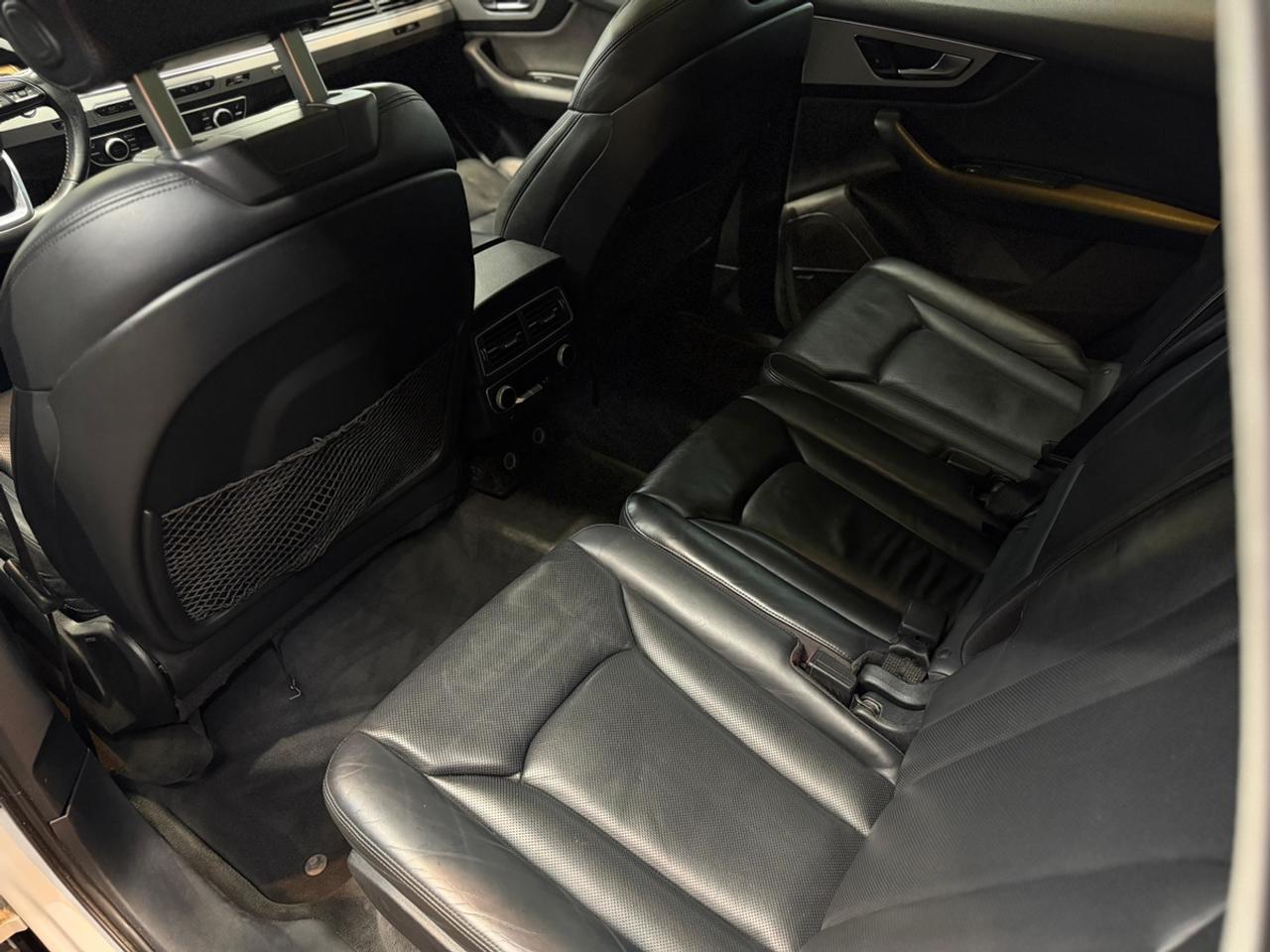 2017 Audi Q7 TECHNIK/MASSAGE SEATS/CLEAN TITLE/LOADED Photo