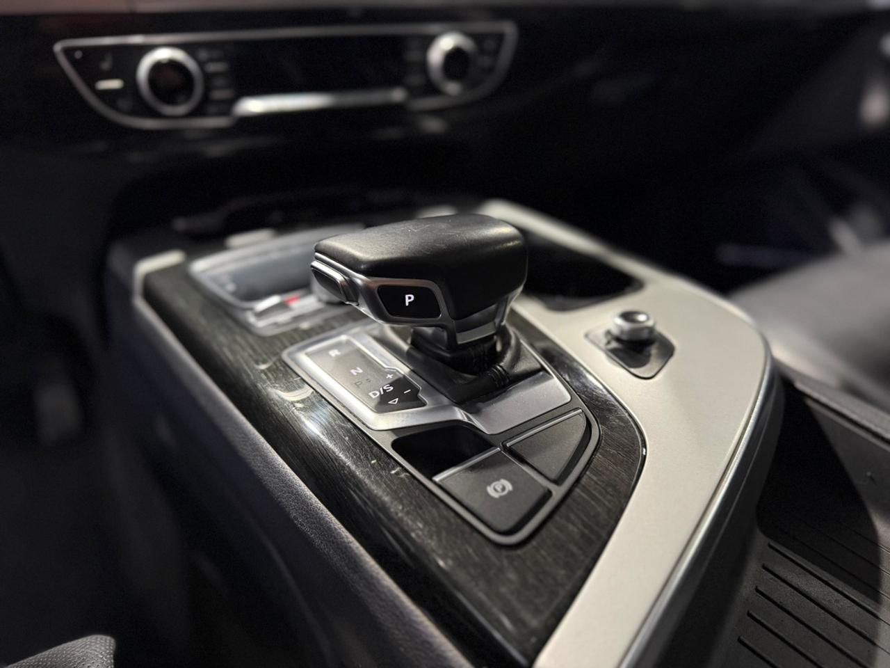 2017 Audi Q7 TECHNIK/MASSAGE SEATS/CLEAN TITLE/LOADED Photo