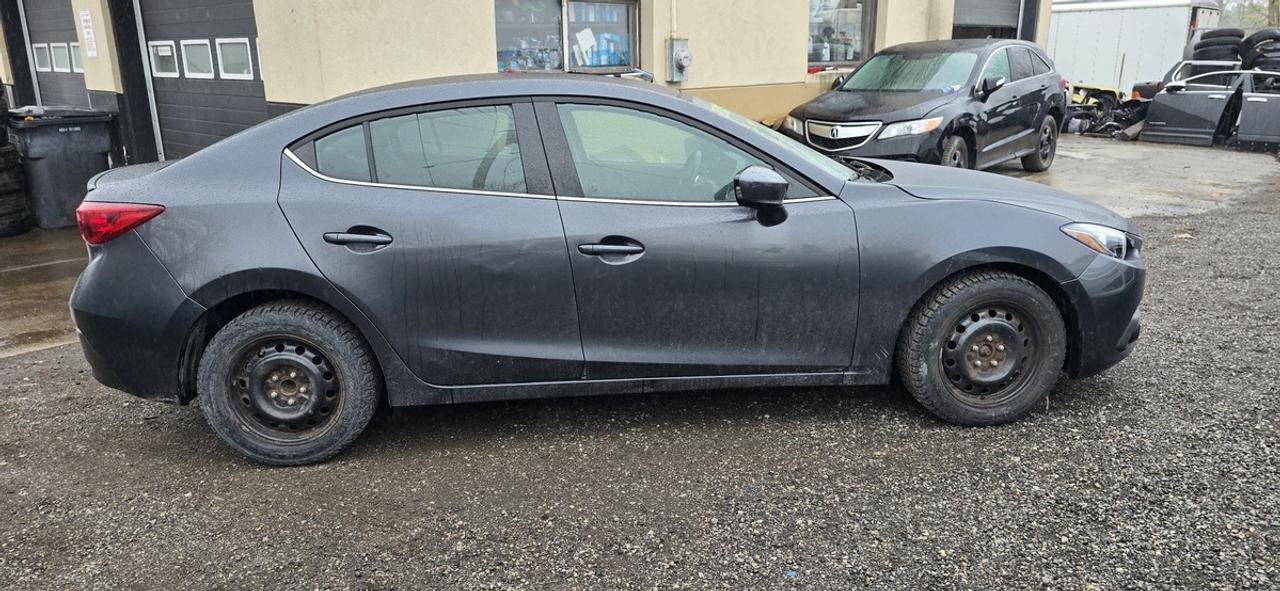 2015 Mazda MAZDA3 i Touring Photo2