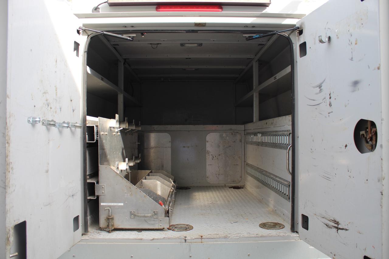 2016 Ford F-350 Super Duty XLT SuperCab SRW Service Body Photo2