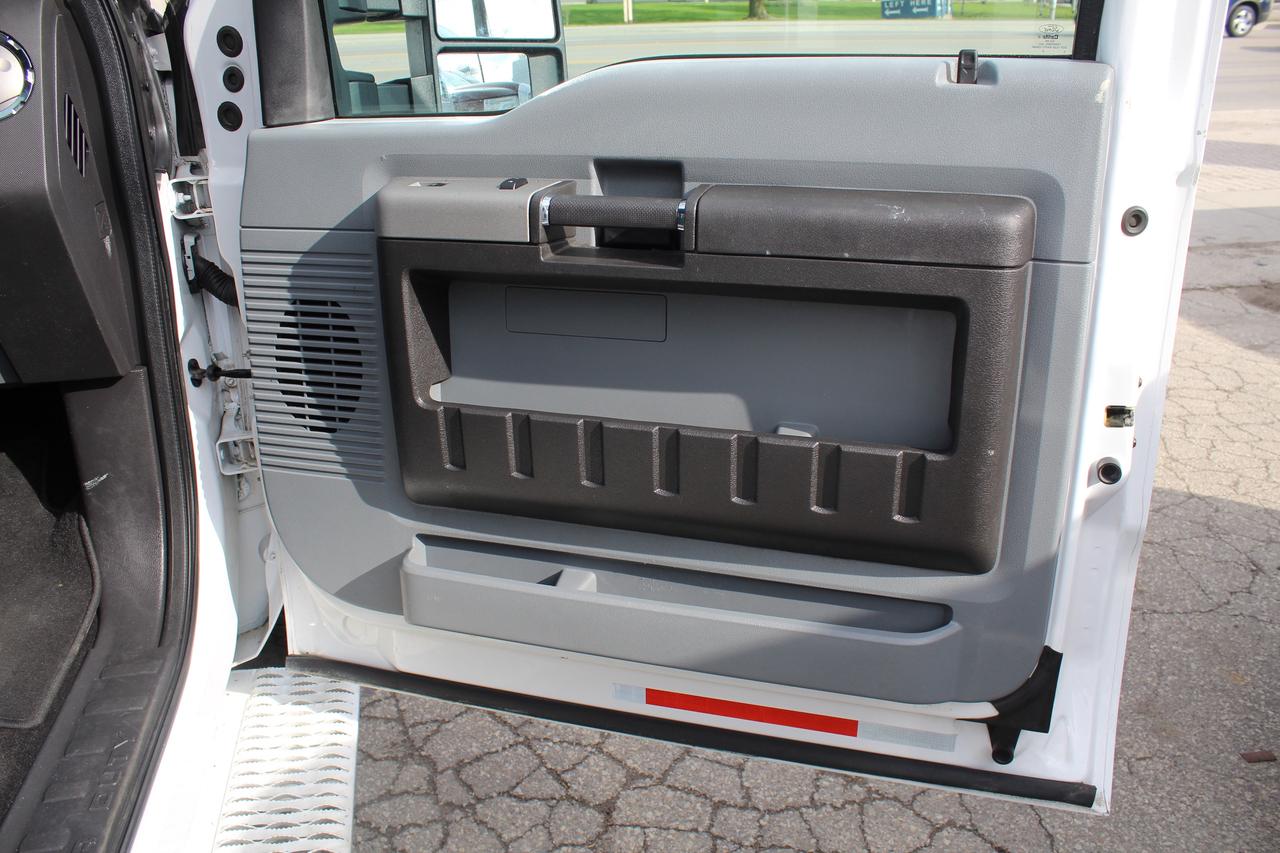 2016 Ford F-350 Super Duty XLT SuperCab SRW Service Body Photo
