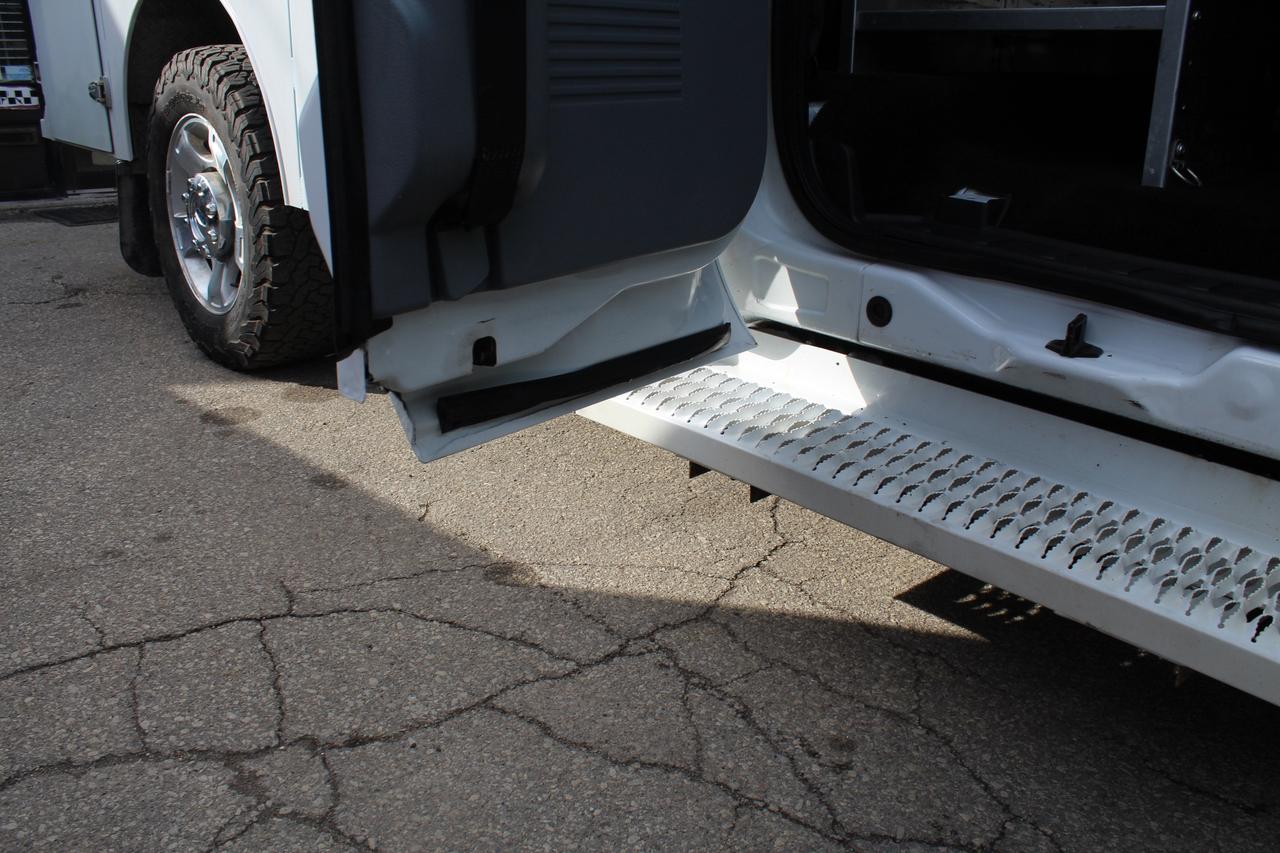 2016 Ford F-350 Super Duty XLT SuperCab SRW Service Body Photo