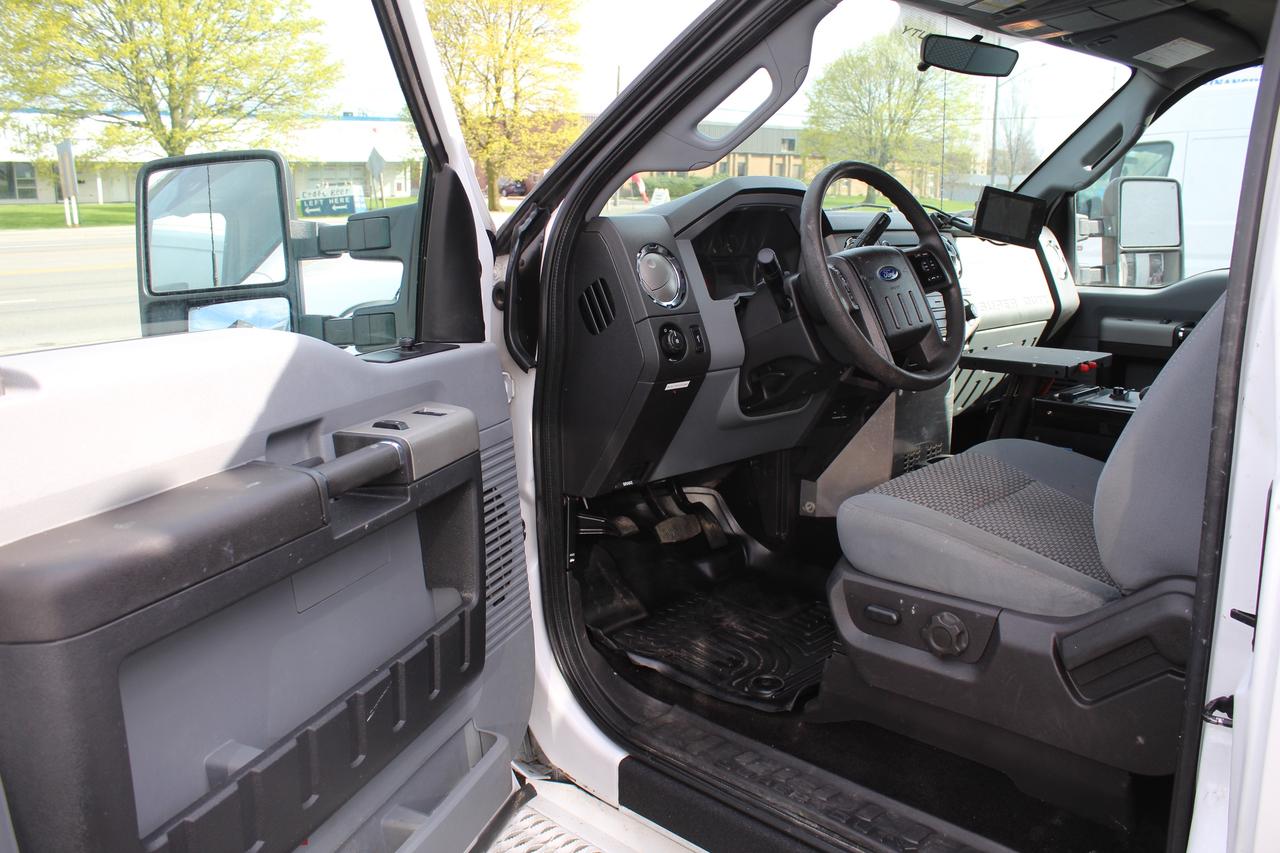 2016 Ford F-350 Super Duty XLT SuperCab SRW Service Body Photo