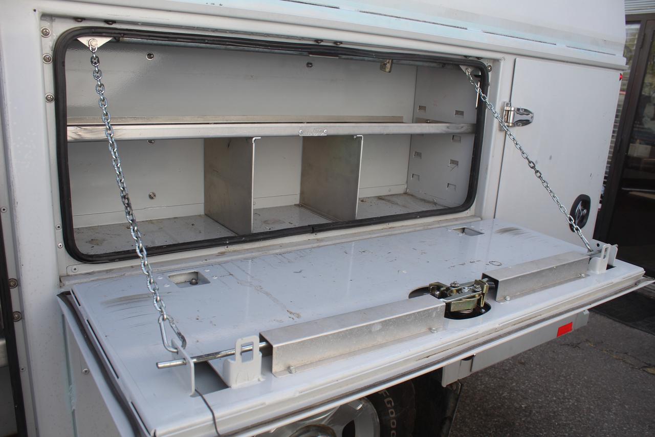 2016 Ford F-350 Super Duty XLT SuperCab SRW Service Body Photo