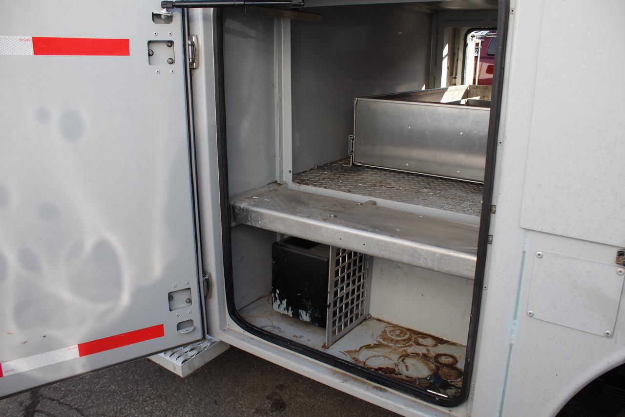 2016 Ford F-350 Super Duty XLT SuperCab SRW Service Body Photo