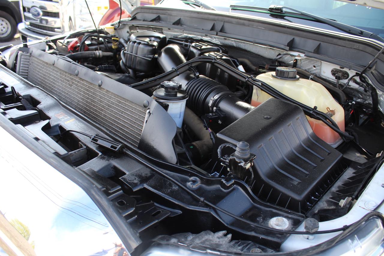 2016 Ford F-350 Super Duty XLT SuperCab SRW Service Body Photo