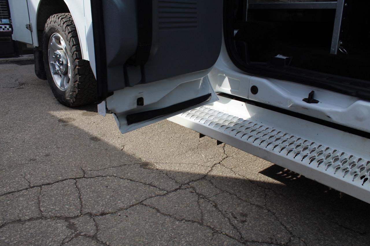 2016 Ford F-350 Super Duty XLT SuperCab SRW Service Body Photo