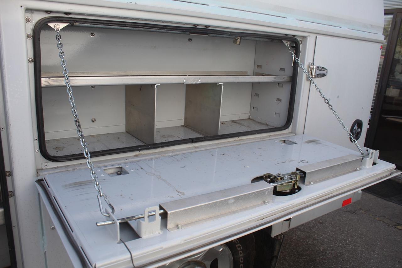 2016 Ford F-350 Super Duty XLT SuperCab SRW Service Body Photo