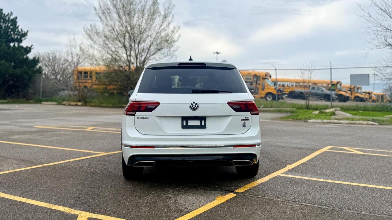 2018 Volkswagen Tiguan R-LINE Photo