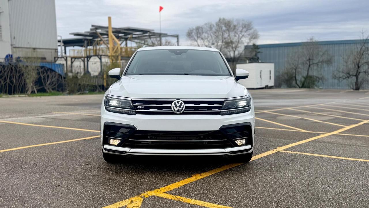 2018 Volkswagen Tiguan R-LINE Photo2