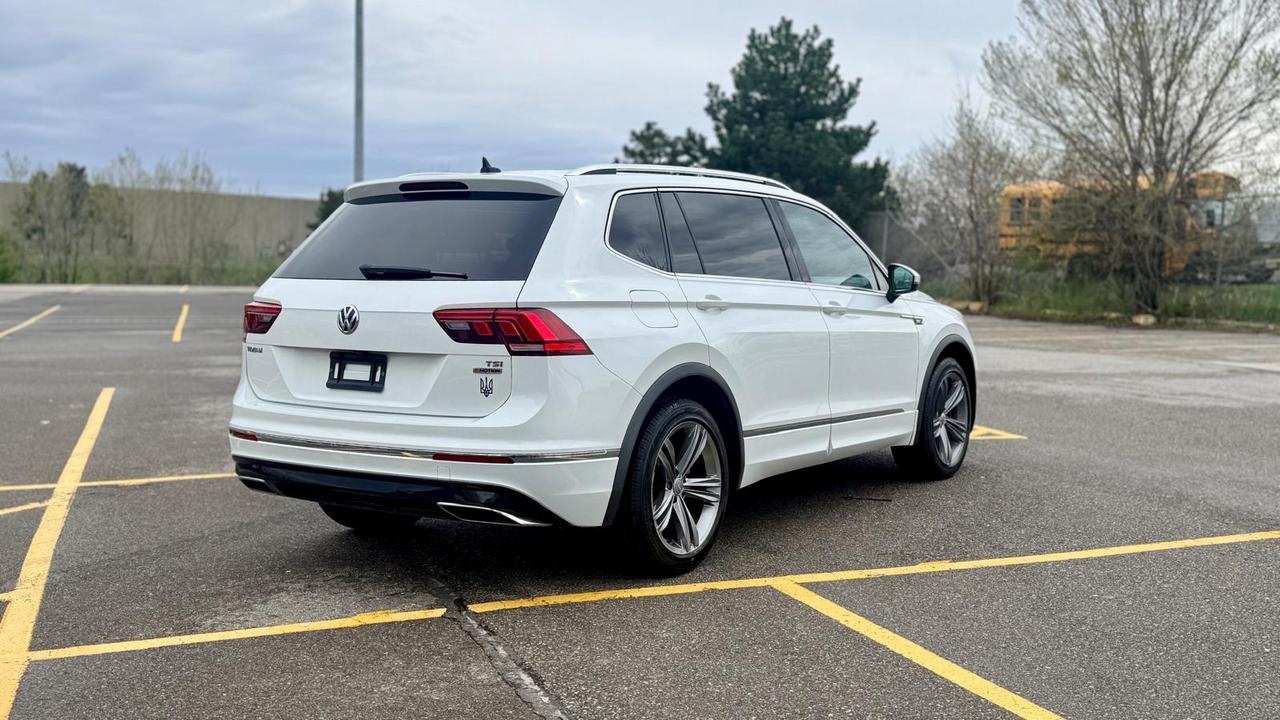 2018 Volkswagen Tiguan R-LINE Photo