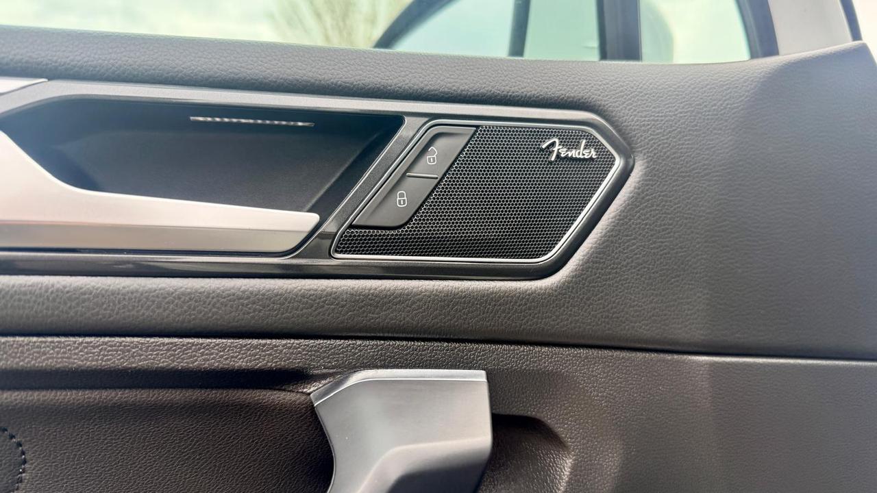 2018 Volkswagen Tiguan R-LINE Photo