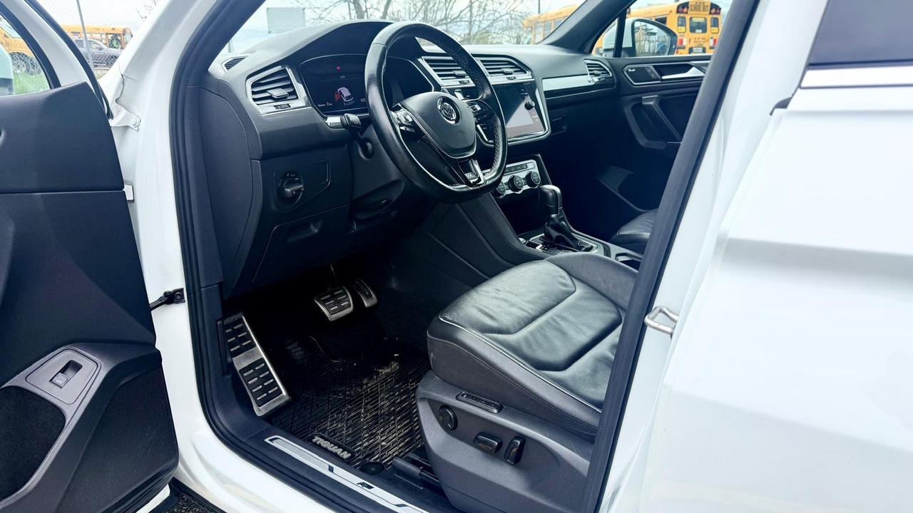 2018 Volkswagen Tiguan R-LINE Photo