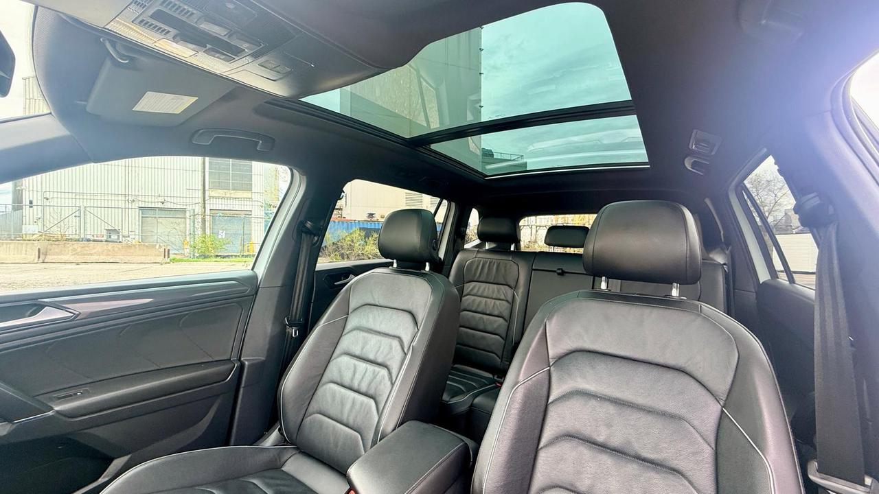 2018 Volkswagen Tiguan R-LINE Photo