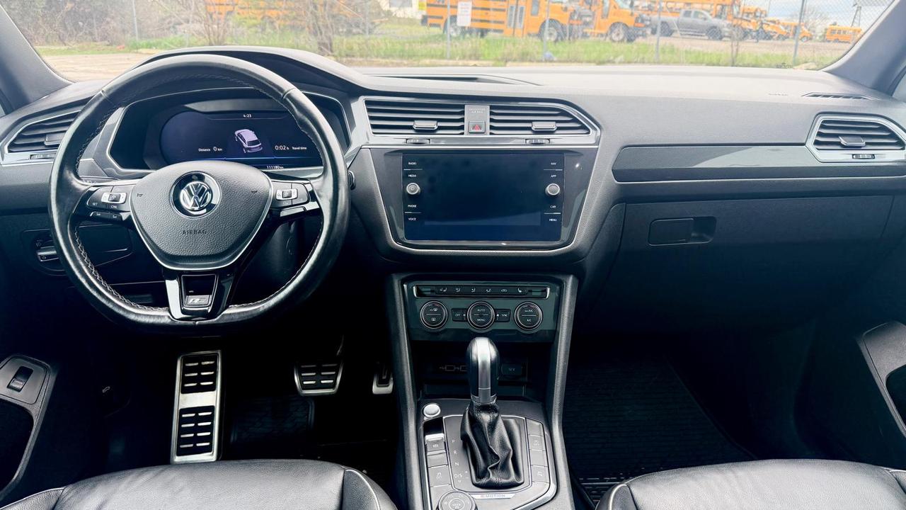 2018 Volkswagen Tiguan R-LINE Photo