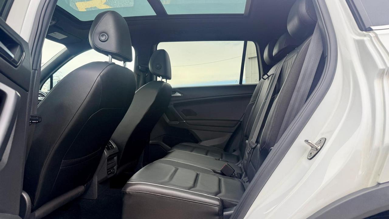 2018 Volkswagen Tiguan R-LINE Photo