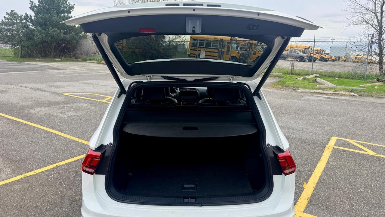 2018 Volkswagen Tiguan R-LINE Photo